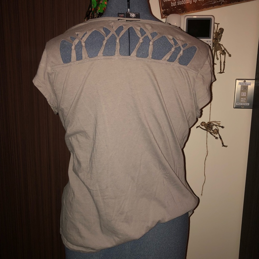 Hot back design tee